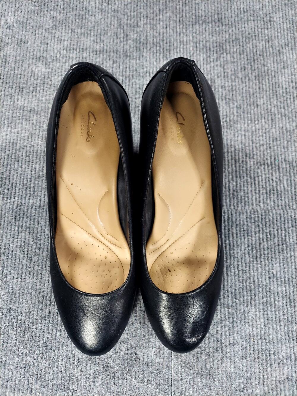Clarks Artisan Black Leather Wedge Pumps Round Toe Shoes Women's Size 7.5 M